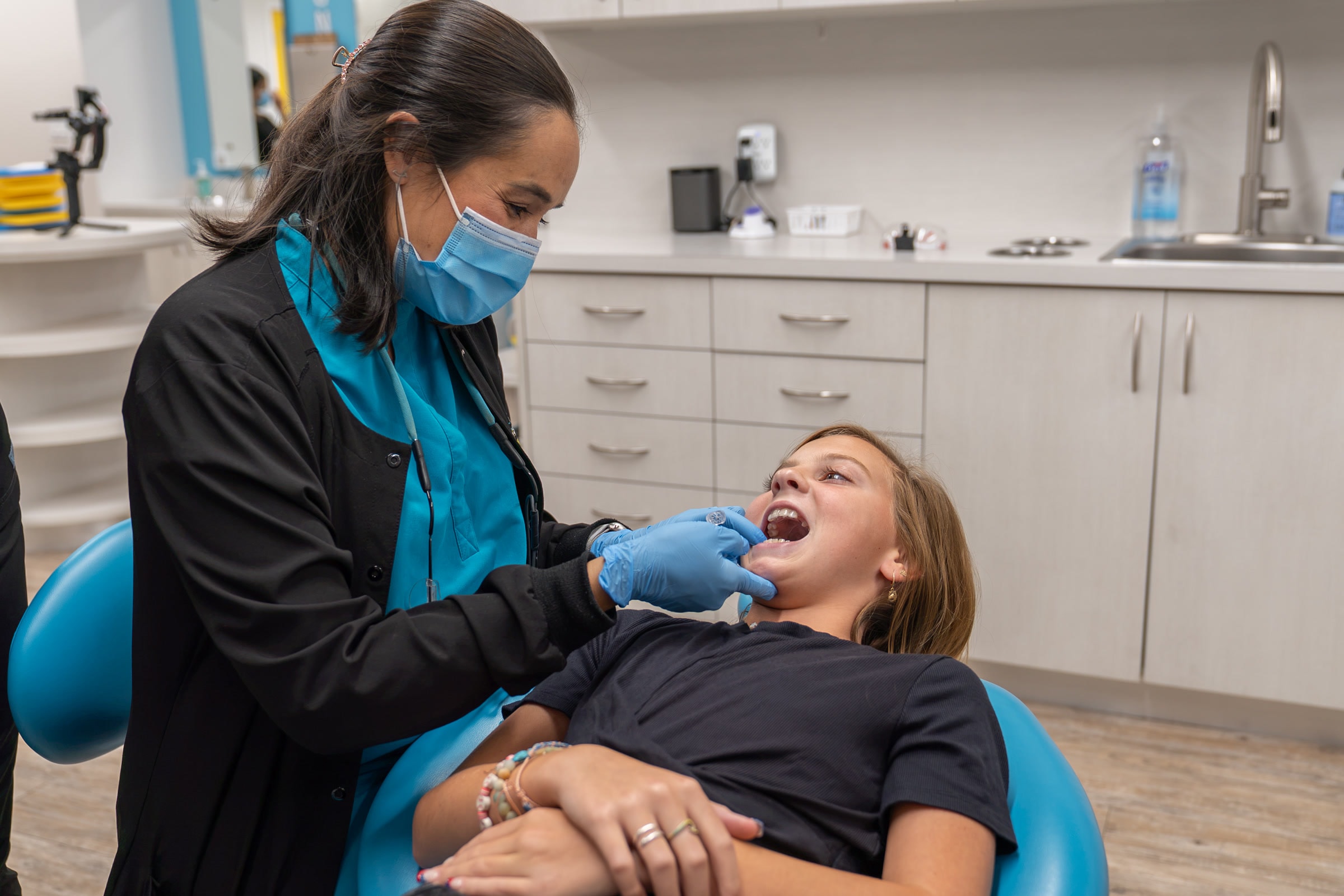Detalle de una férula de retenedor en ION Orthodontics en Port St. Lucie